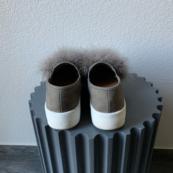 $29🔥Grey sneakers with fur size 8US - Picture 3 of 5